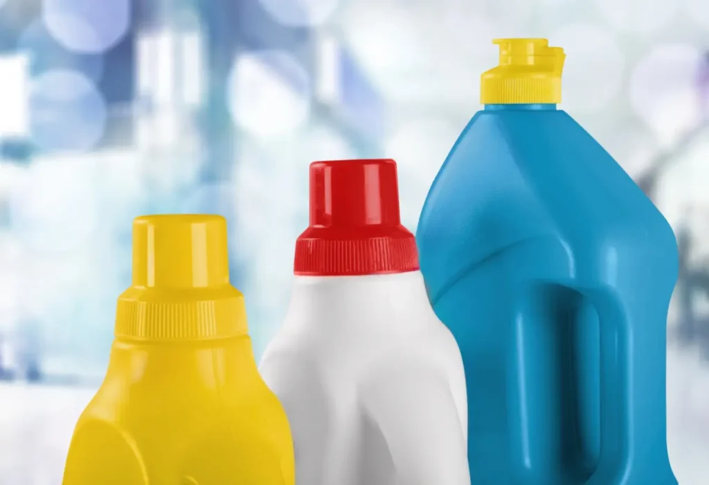 Mai usare candeggina su tessuti sintetici: si sciolgono Mai usare candeggina su tessuti sintetici: si sciolgono