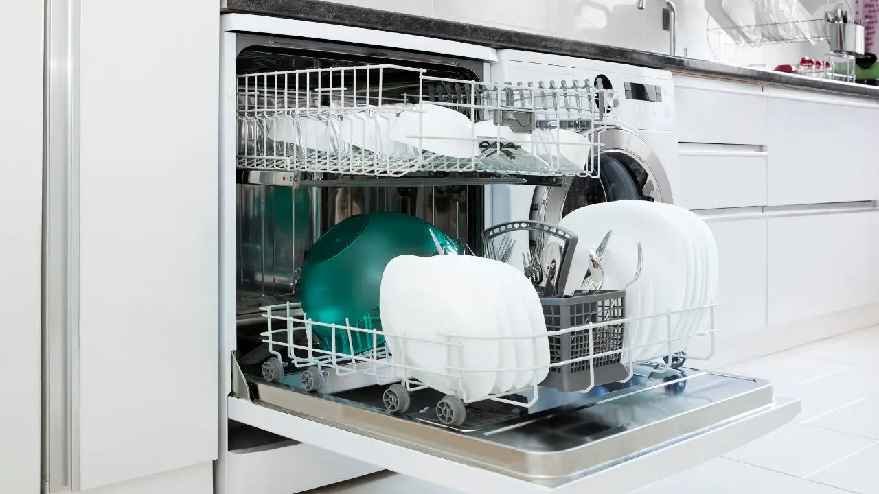 Guida alla pulizia sicura degli accessori del robot da cucina Immagine selezionata