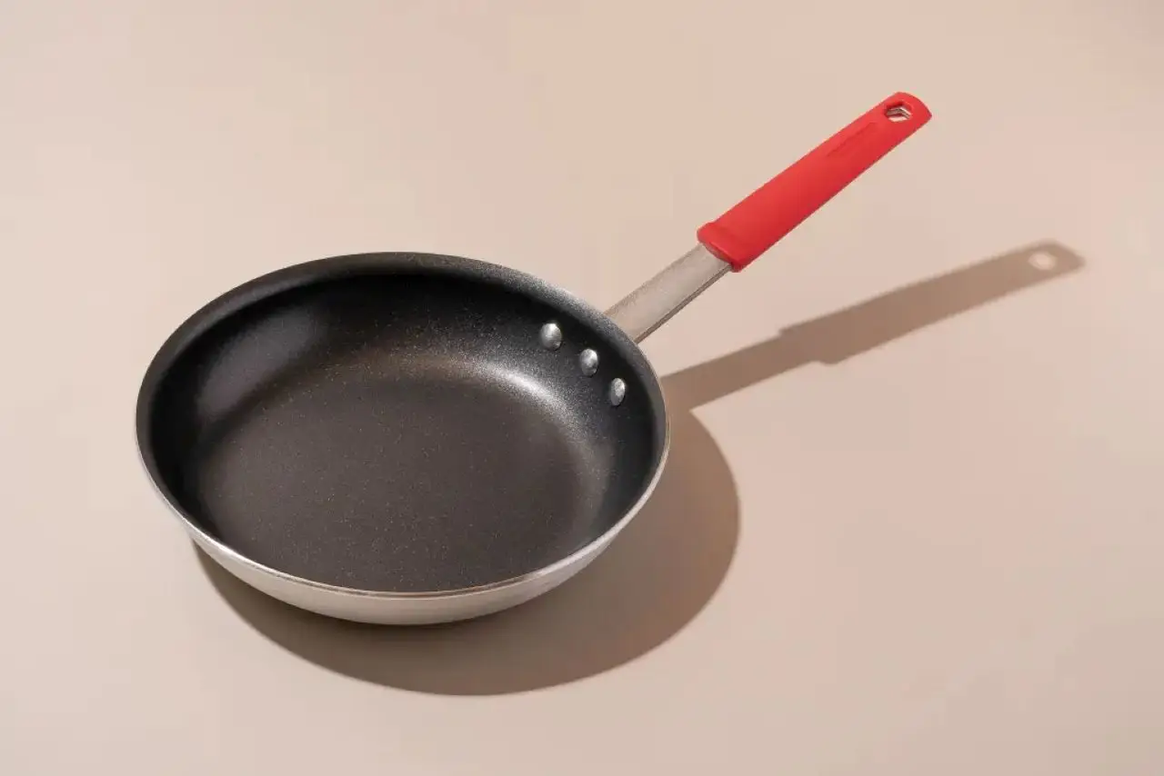 Ecco come togliere il nero dal fondo delle padelle Ecco come togliere il nero dal fondo delle padelle