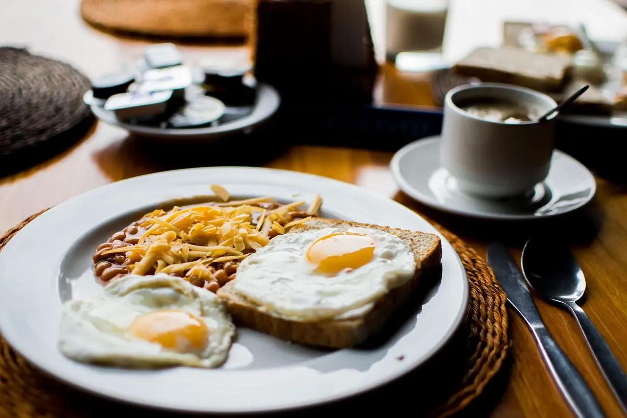 Come fare una colazione sana e bilanciata: i 3 elementi chiave Come fare una colazione sana e bilanciata: i 3 elementi chiave