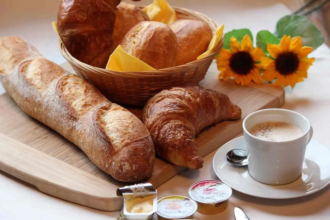 Come fare una colazione sana e bilanciata: i 3 elementi chiave Come fare una colazione sana e bilanciata: i 3 elementi chiave